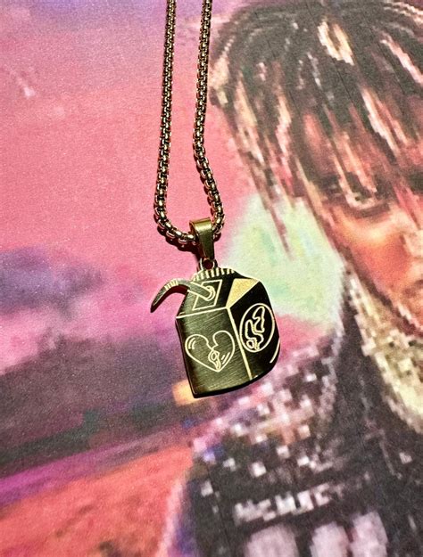 juice wrld tribute chain.